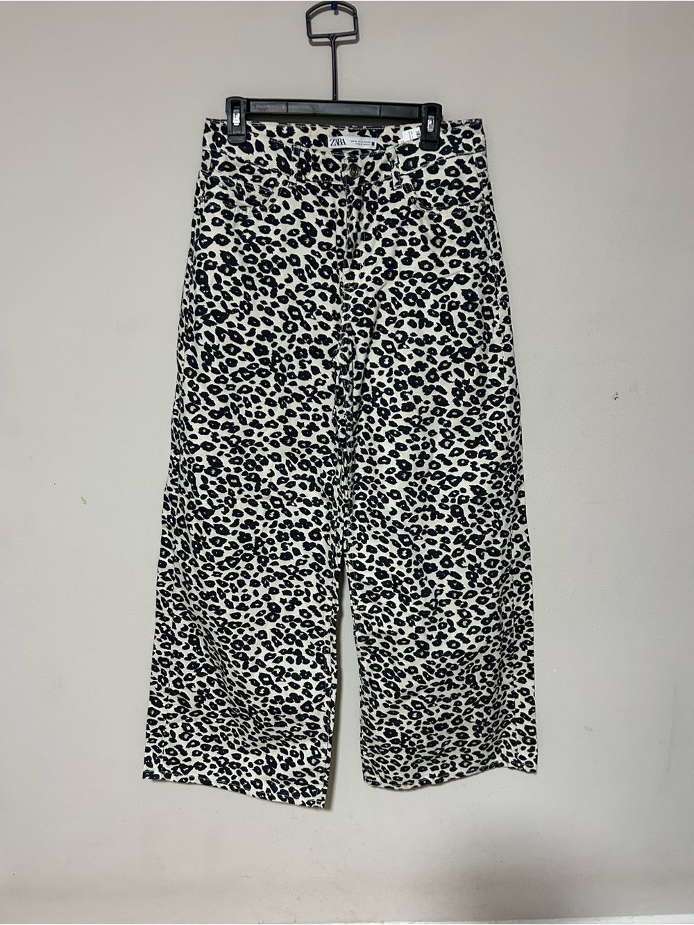 NWOT Zara High-Waisted Wide Leg Leopard Print Jeans Size 6 (US) / 38 (EU) 0512